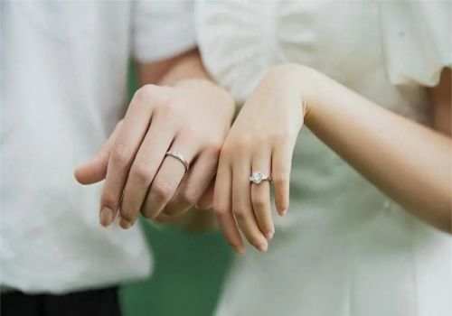 贵阳外遇调查取证：女方结婚证丢失补办的手续